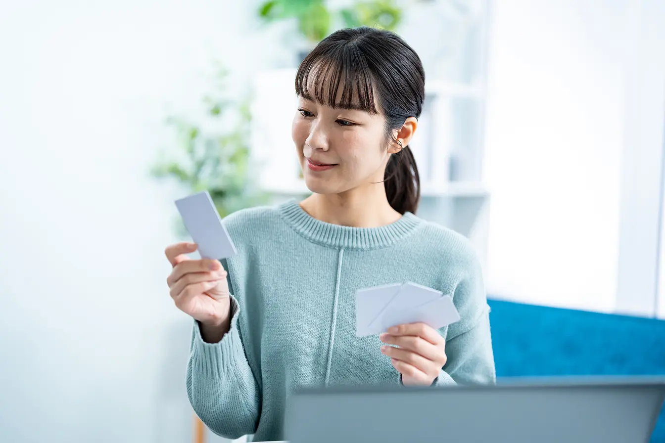カードローンの金利とは?利息の違いは?